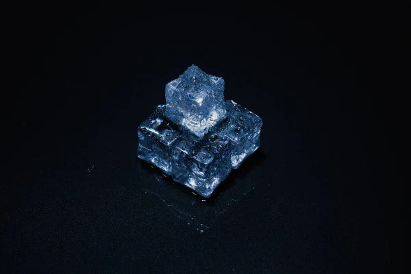 Jégkristály Kockák Fekete Háttérrel Hely Szövegnek Vagy Tervezésnek — Stock Fotó