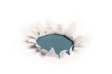 Mavi arkaplandaki beyaz kağıtta bir delik, boşluğu kopyala. 