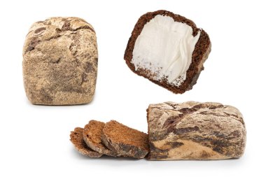 kahverengi ekmek beyaz arkaplanda izole.