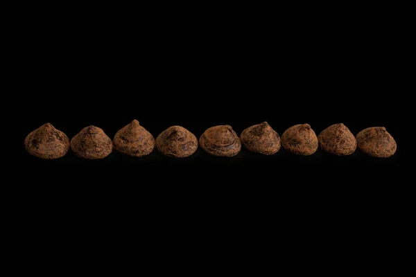 Σοκολατένιες Τρούφες Μαύρο Φόντο Καραμέλες Σοκολάτας — Φωτογραφία Αρχείου