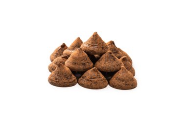 Beyaz arka planda izole edilmiş çikolatalı mantarlar. Çikolatalı şekerler.. 