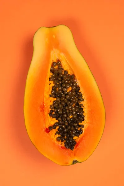 Frutta Papaya Uno Sfondo Arancione Frutta Tropicale Mezza Papaia — Foto Stock