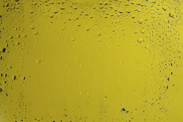 黄色背带水滴 复制空间 — 图库照片
