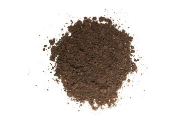 Beyaz arka planda izole edilmiş bitkiler için kara toprak. Yer deseni.