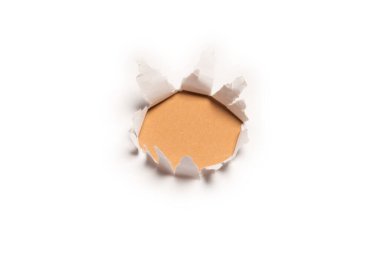 Turuncu arkaplandaki beyaz kağıtta bir delik, boşluğu kopyala. 