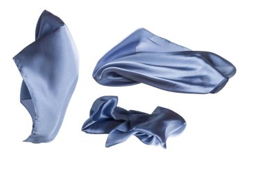 Akan mavi ipek eşarp beyaz arkaplanda izole edildi. 