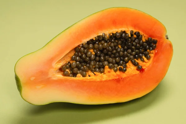 Papayabukt Grønn Bakgrunn Tropisk Frukt Halv Papaya – stockfoto
