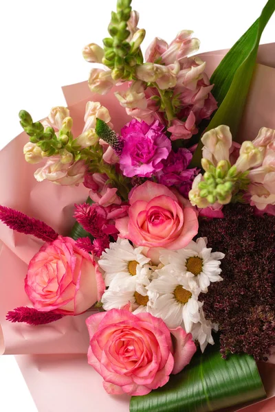 Ramo Suaves Flores Rosadas Papel Regalo Rosa Aislado Sobre Fondo — Foto de Stock