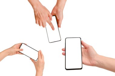 Beyaz arka planda izole edilmiş kadınlarda akıllı telefon. Beyaz perde. Boşluğu kopyala.