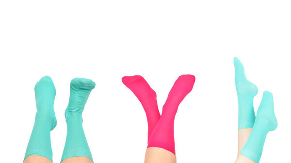 Женщина в синих носках изолирована на белом фоне. Вид сверху. 