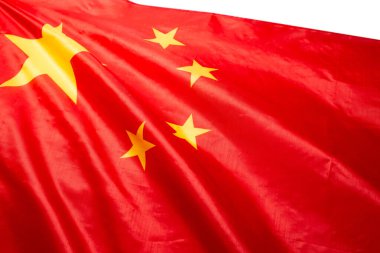 Arka planda Çin bayrağı sallanıyor. İzole edilmiş. 