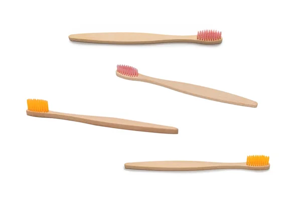 竹の歯ブラシは白い背景に隔離された トップ表示 — ストック写真