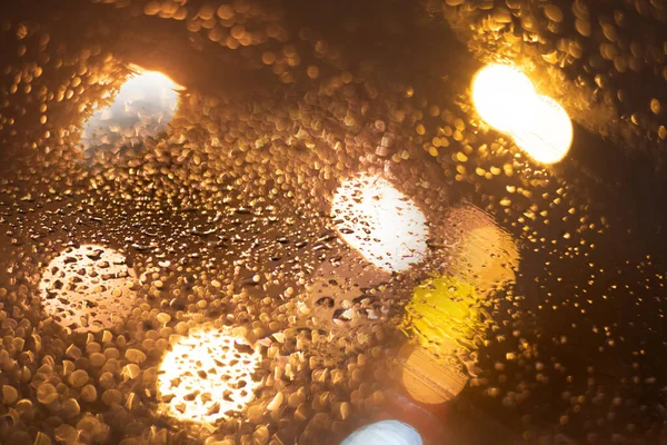 빗방울 빛으로 뒤덮인 — 스톡 사진
