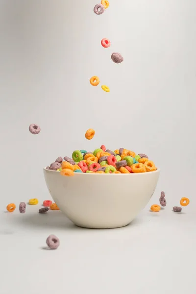 Scatola Cereali Colorata Colazione Del Mattino Fiocchi Mais Che Cadono — Foto Stock