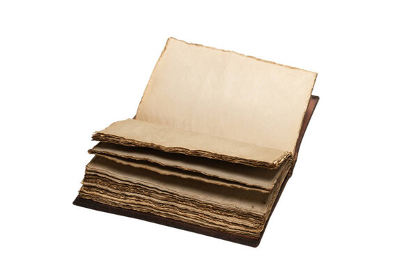 Открытая пустая старая тетрадь, изолированная на белом фоне. Копирование пространства.  