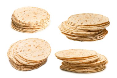 Pitta ekmeği beyaz arka planda izole edilmiş. Üst görünüm. 