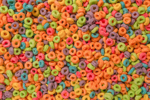 Сладкие разноцветные хлопья, хлопья в качестве фона.. 