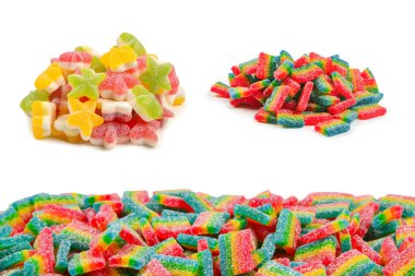 Beyaza izole edilmiş sulu renkli jöle tatlılar. Şekerleme.. . 