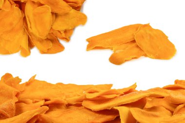 Tatlı mango dilimleri arka planda. Üst görünüm. 