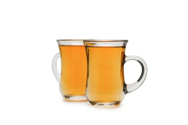 Beyaz arka planda izole edilmiş bir Türk çayı.. 