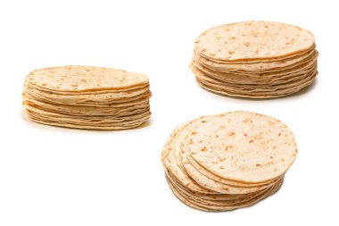 Pitta ekmeği beyaz arka planda izole edilmiş. Üst görünüm. 