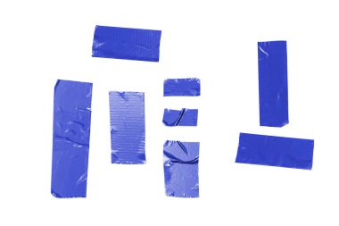 Beyaz arkaplanda izole edilmiş mor koli bandı parçaları. 