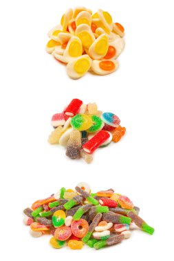 Yumurtalı jelibon. Üst Manzara. Jöleli şekerler. Beyazda izole edilmiş.