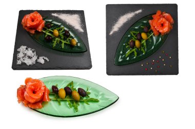 Beyaz üzerine tuz ve zeytinli bir tabakta somon dilimleri..