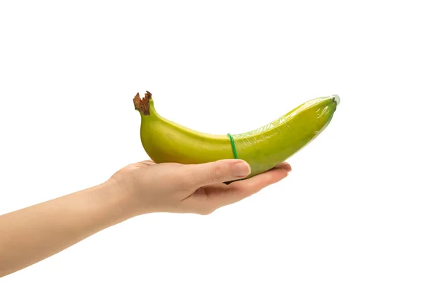 Een Vrouw Deed Een Condoom Een Banaan Geïsoleerd Een Witte — Stockfoto