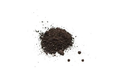 Beyaz arka planda izole edilmiş bitkiler için kara toprak. Yer deseni.