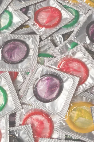 Färgglada Kondomer Bakgrund Ovanifrån — Stockfoto