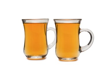 Beyaz arka planda izole edilmiş bir Türk çayı.. 