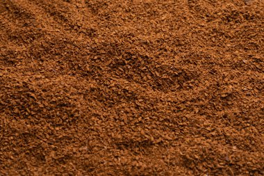 Arka planda izole edilmiş anlık kahve. Üst görünüm. 