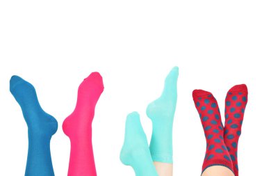 Kırmızı çoraplı kadın beyaz arka planda izole edilmiş. Üst görünüm. 