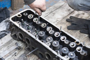 Tamirci tamir etti. Motor tamiri.