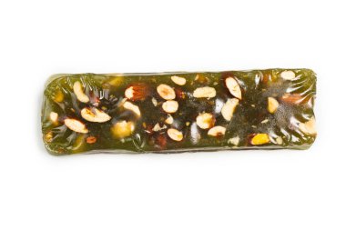 Beyaz arka planda fındıklı geleneksel Türk lezzeti. 