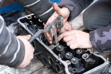 Tamirci tamir etti. Motor tamiri.