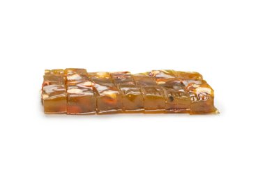 Beyaz arka planda fındıklı geleneksel Türk lezzeti. 