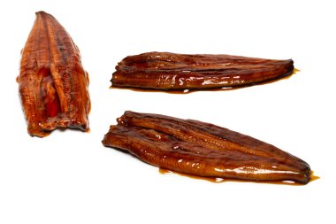 Izgara yılan balığı beyaz arkaplanda izole edildi. 