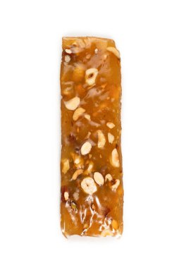 Beyaz arka planda fındıklı geleneksel Türk lezzeti. 