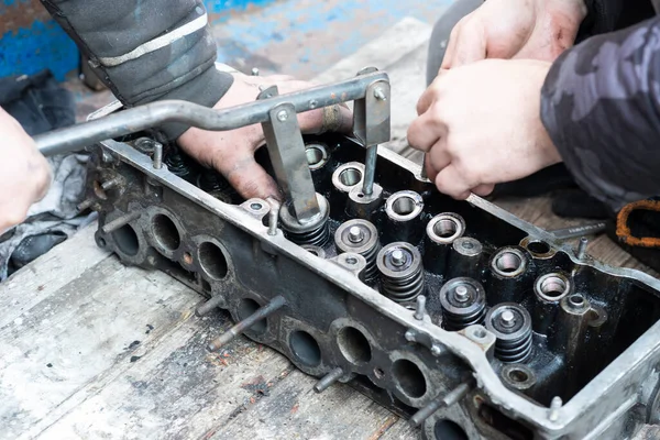 Tamirci tamir etti. Motor tamiri.