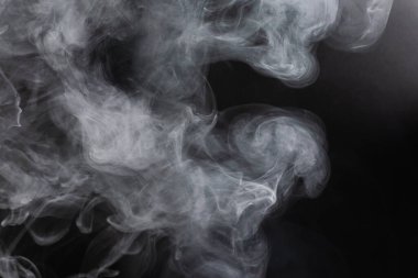 Siyah arka planda beyaz buhar. Boşluğu kopyala.