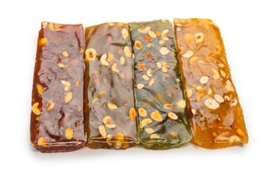 Beyaz arka planda fındıklı geleneksel Türk lezzeti. 