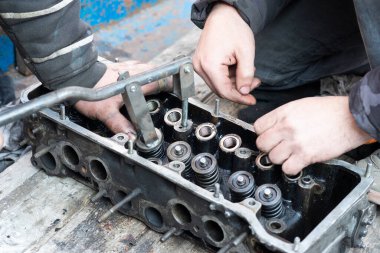 Tamirci tamir etti. Motor tamiri.