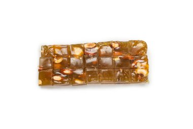 Beyaz arka planda fındıklı geleneksel Türk lezzeti. 