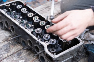 Tamirci tamir etti. Motor tamiri.