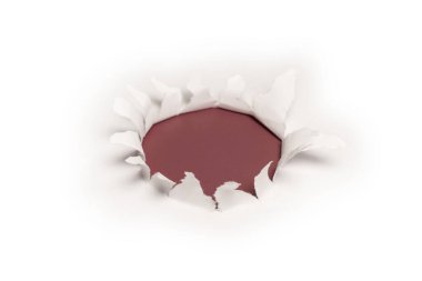 Kırmızı arkaplanda beyaz kağıtta bir delik, boşluğu kopyala. 