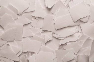 Arkaplan olarak boş beyaz kağıt parçaları. Metin veya tasarım için boşluk. 