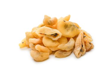 Kurumuş tutku meyvesi beyaz arka planda izole edilmiş. Üst görünüm. 