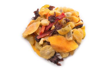 Kurutulmuş egzotik meyve, mango, ananas dilimleri, tutku meyvesi, papaya karışımı. Vejetaryen tatlı..  